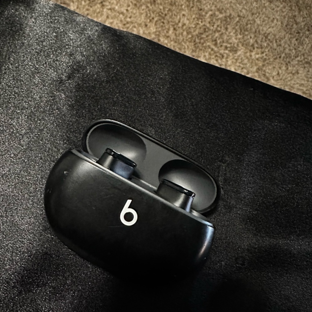 Beats Black Wireless Earbuds